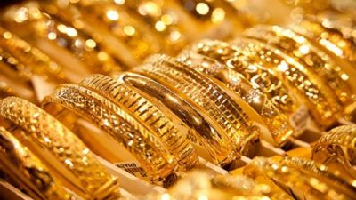 Gold price falls by Rs 2,000 per tola