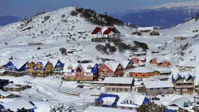 Snowfall lures tourists in Kalinchowk