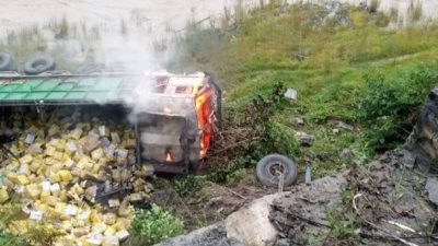Truck loaded with cooking oil overturns