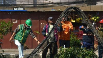 KMC starts removing unmanaged cables from Kathmandu streets