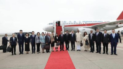 PM arrives in Lhasa of Tibet