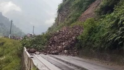 Landslide obstructs road at Nagdhunga