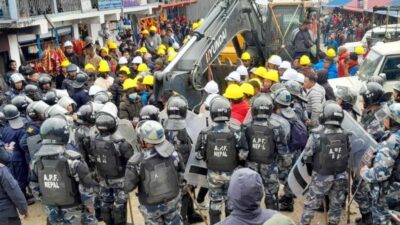 Five injured in clash between police and cable car protesters