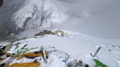 Injured mountaineer rescued