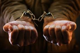 Four arrested with pistol and drugs
