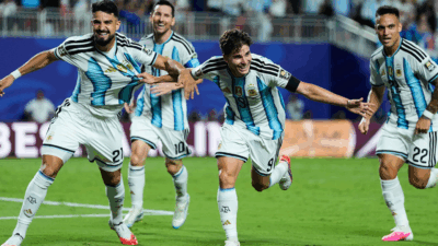 Argentina edge England, reach consecutive World Cup finals