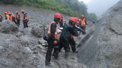 Nepali army to enter tunnel to rescue trapped workers