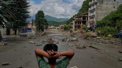 Nepal to allow limited foreign rescue expertise