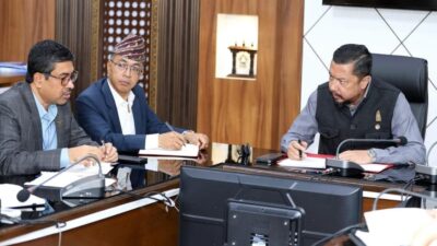 Government sends solar power banks to flood-hit areas