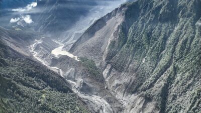 Tibet barrier lake dries, hidden flood risks remain