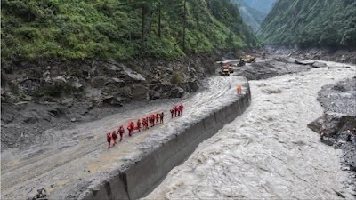 Nepal flood sweep 13 bodies into India
