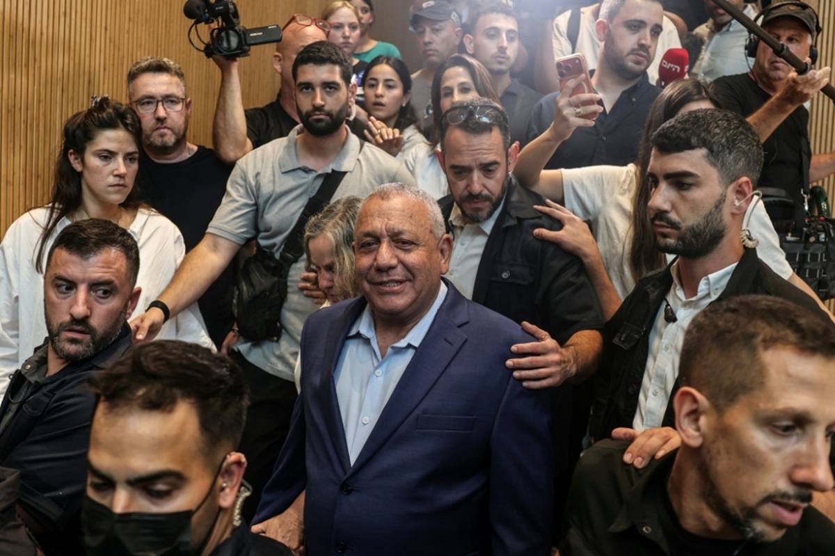 Netanyahu faces coalition challenge as opposition seeks power